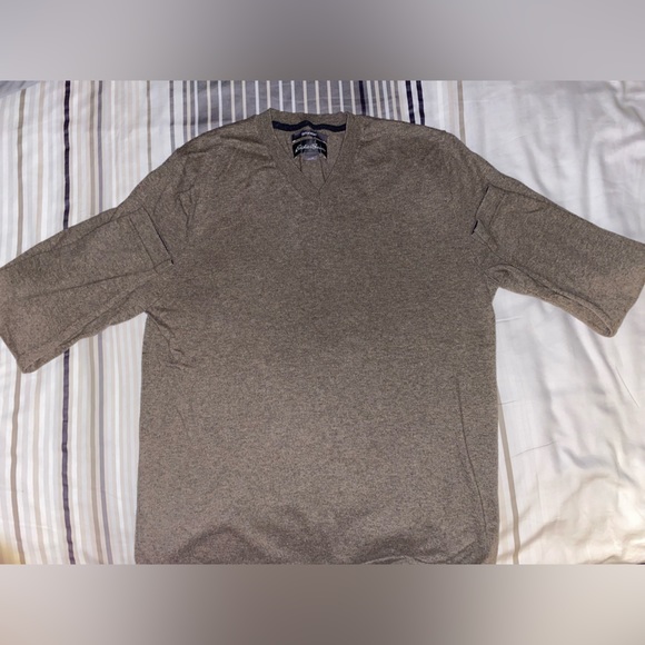 Eddie Bauer. Cotton Blend V-Neck Sweater. Size Small - Picture 3 of 3
